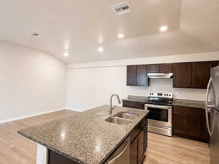 363 Greenbriar Blvd — Photo 9