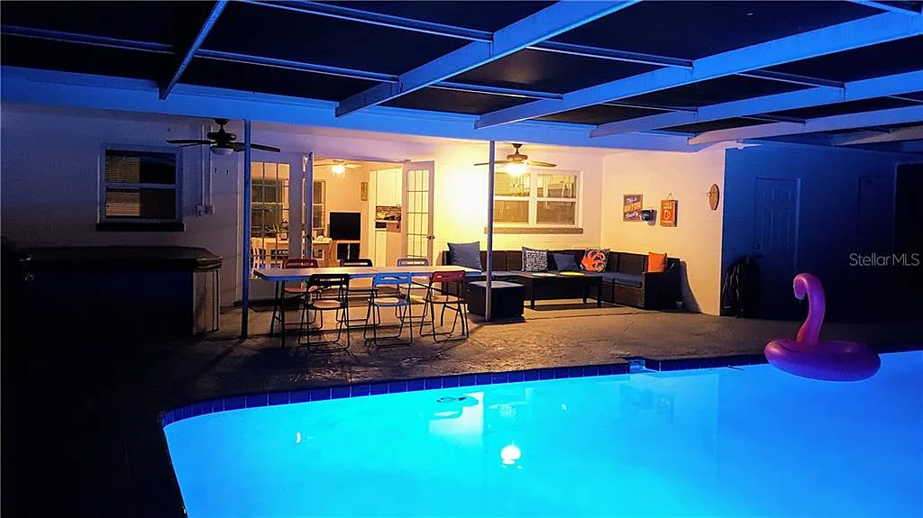 3 bed, 2.0 bath, 1295 sqft, $3,000 — Photo 2