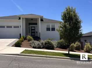3282 Sky Way, Medford, OR 97504