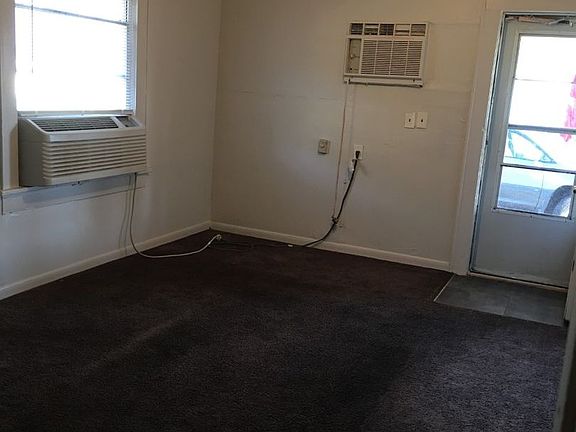 2nd image of 124 SE 38th St