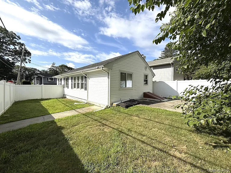 21 Kingdom Ct — Photo 9