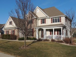 1225 Winterberry Rd, Oconomowoc, WI 53066