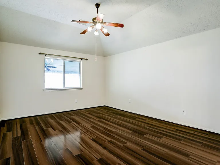7605 Waterlilly Ln — Photo 11