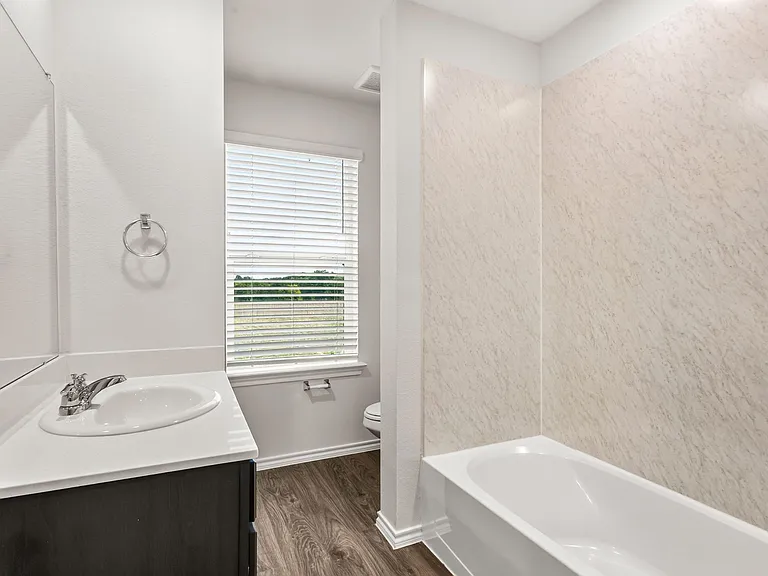 121 Redwood Rd — Photo 6