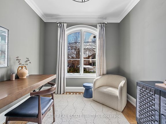 5th image of 925 Royal York Rd