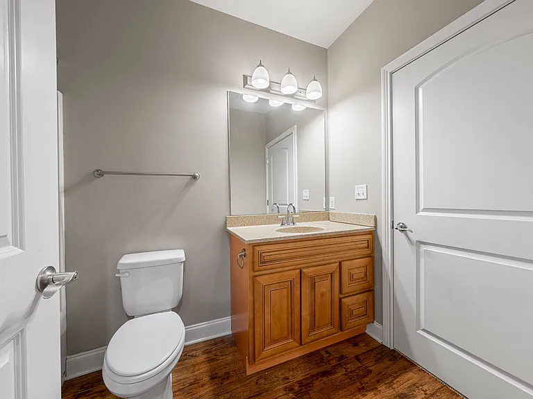 Mount Victor Olde Towne Luxury Apartments — Photo 51