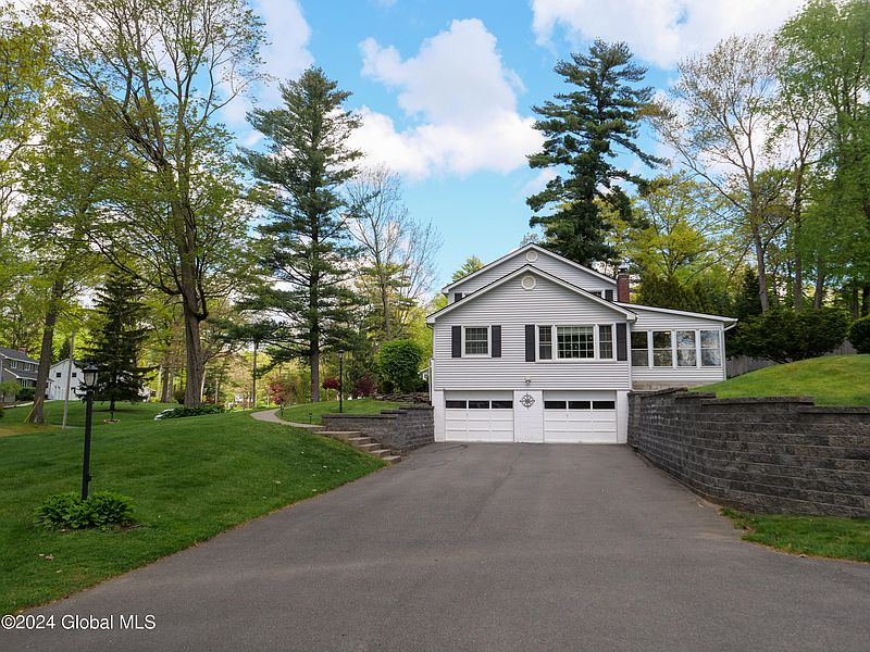 3rd image of 23 Pinewood Drive
