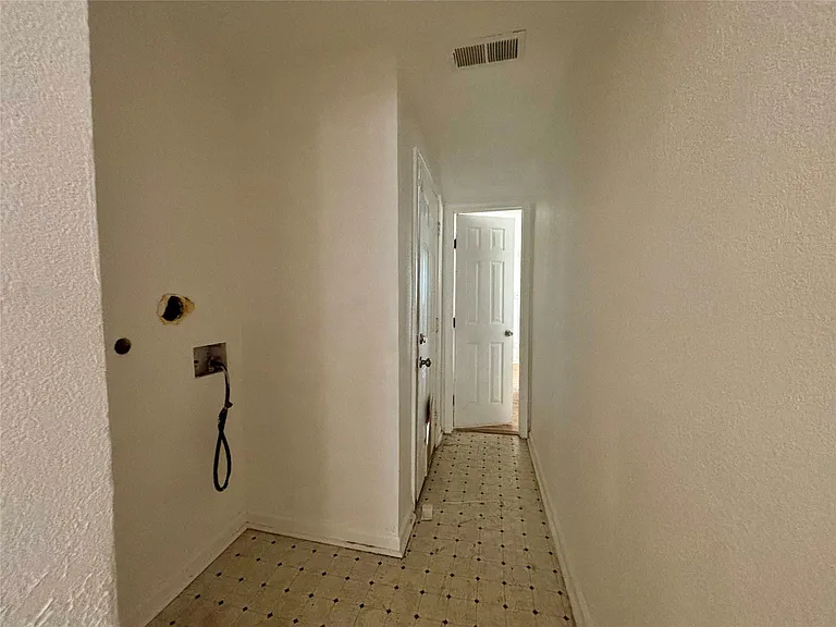 3410 Sealy St — Photo 23