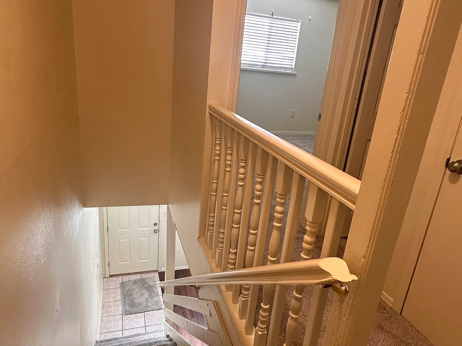 2 bed, 1100 sqft, $1,300 — Photo 2