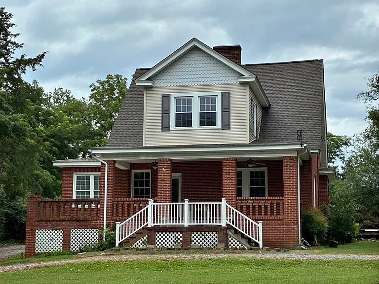 604 S Main St — Photo 1