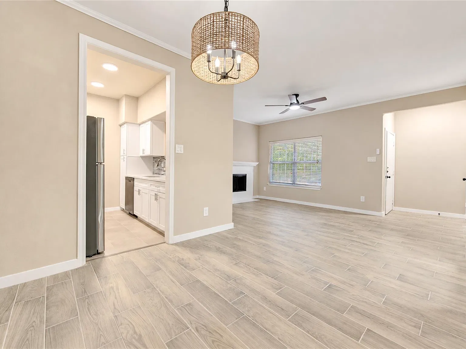 1 bed, 1.0 bath, 935 sqft, $1,550 — Photo 2