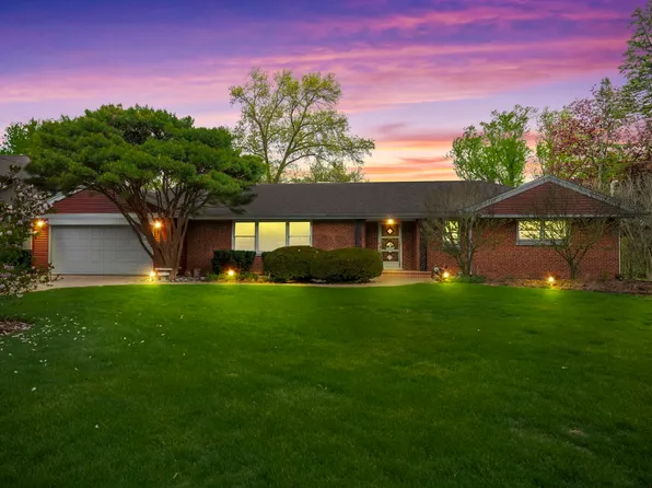 412 W Camp McDonald Rd, Prospect Heights, IL 60070