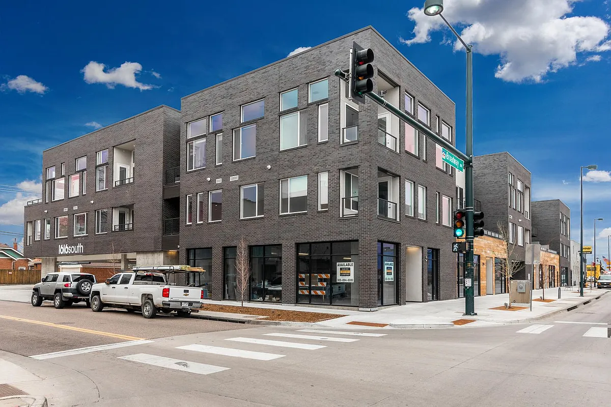 Building Photo - 1616 S Broadway St #318