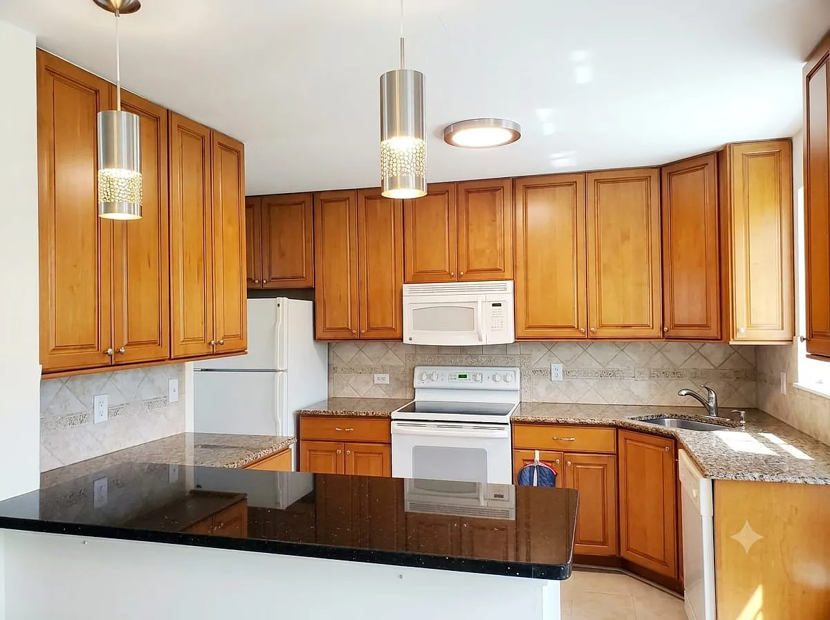 4 bed, 1855 sqft, $4,545 — Photo 4