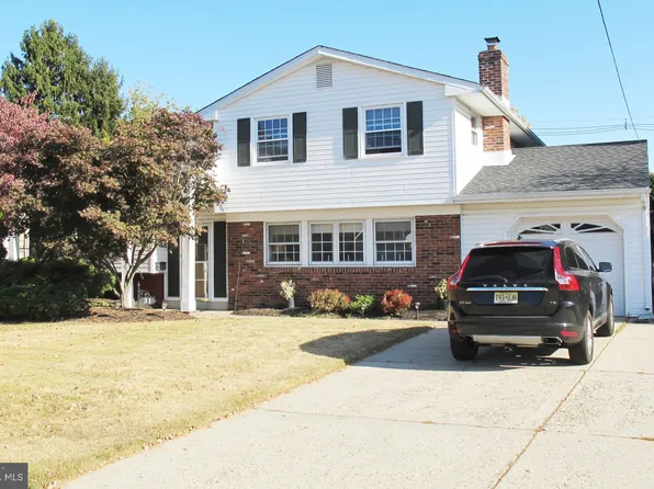 31 Wagon Ln, Cherry Hill, NJ 08002