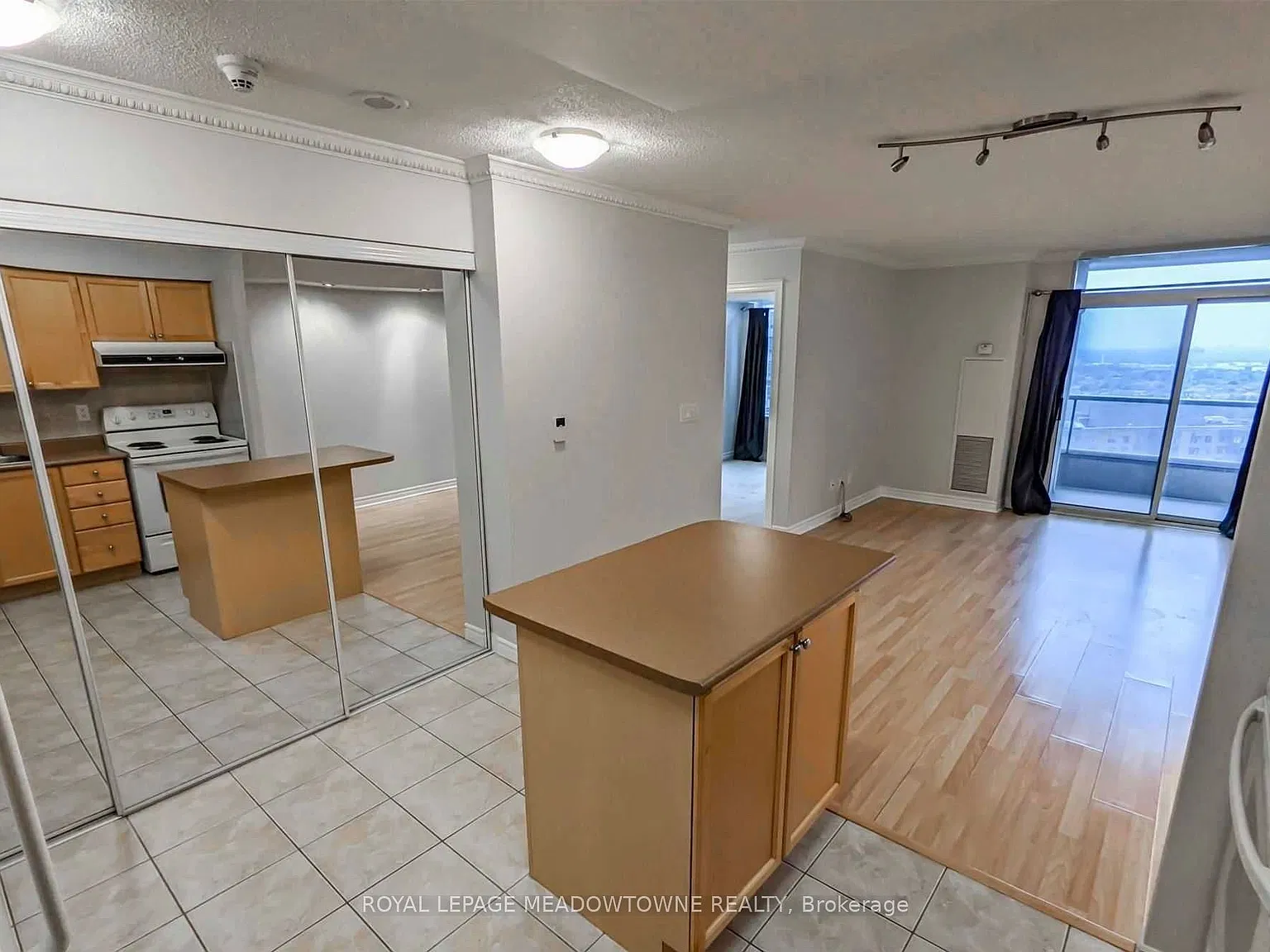 3888 Duke Of York Blvd — Photo 3