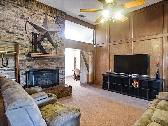 3rd image of 2323 Kingsridge Dr