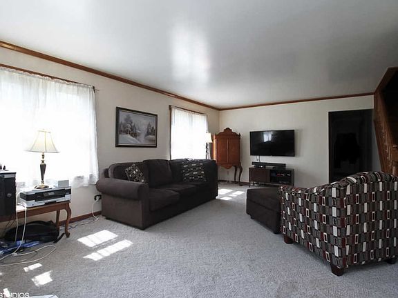 3rd image of 17640 Highland Ave