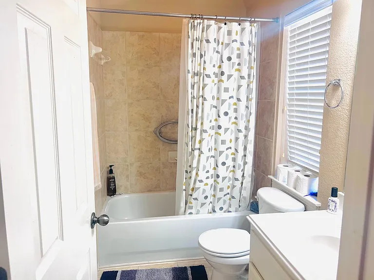 10905 Roy Butler Dr — Photo 30