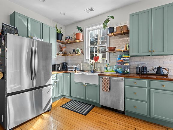 4th image of 2317 W Barry Ave