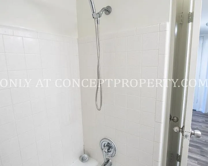 425 E 3rd Ave — Photo 92