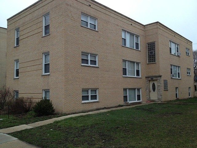 1st image of 6637 N California Ave APT 2