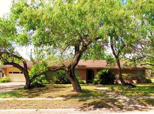 707 E Henderson St, Bishop, TX 78343