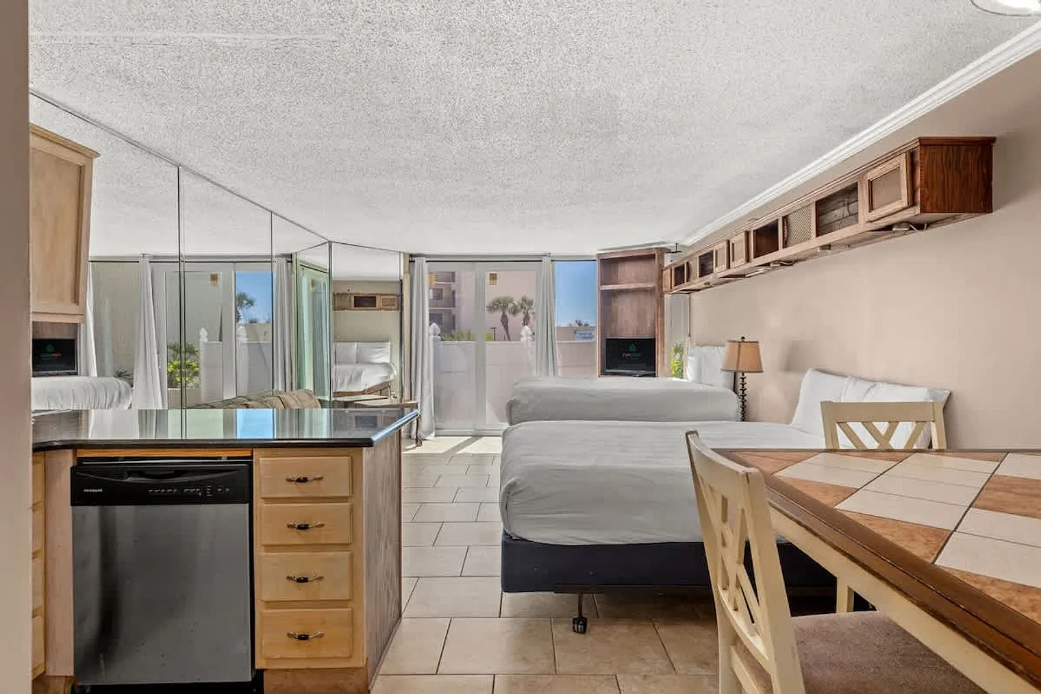 Studio, 1.0 bath, 484 sqft, $1,035 — Photo 1