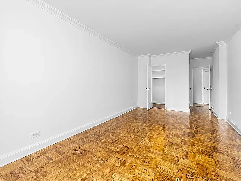 215 E 68th St #7R — Photo 9