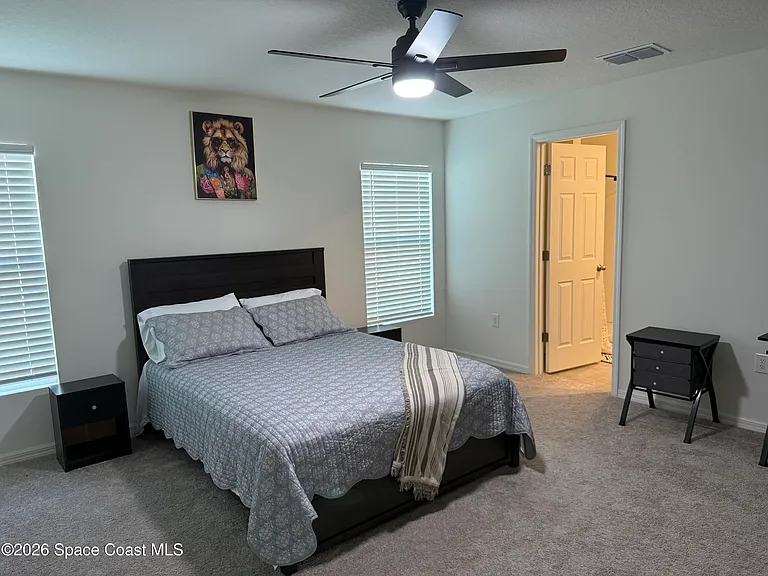 593 Haleybury St SW — Photo 8