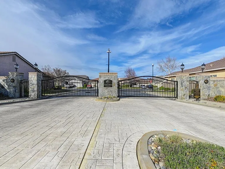 1588 Quails Nest St — Photo 32