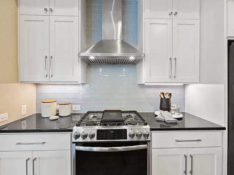 8112 Cobblestone — Photo 12
