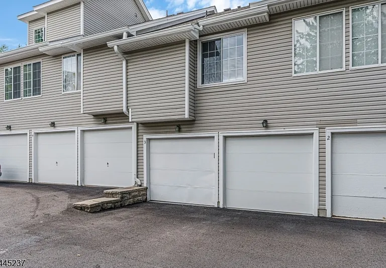 3 Tory Ct — Photo 4