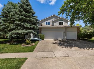 2606 Willoughby Rd, Champaign, IL 61822