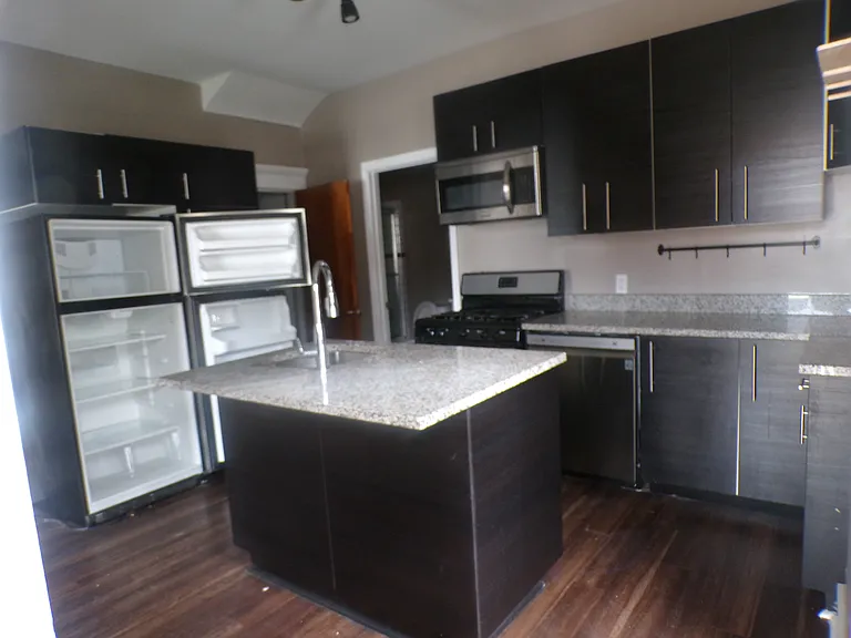 905 Beech St — Photo 2