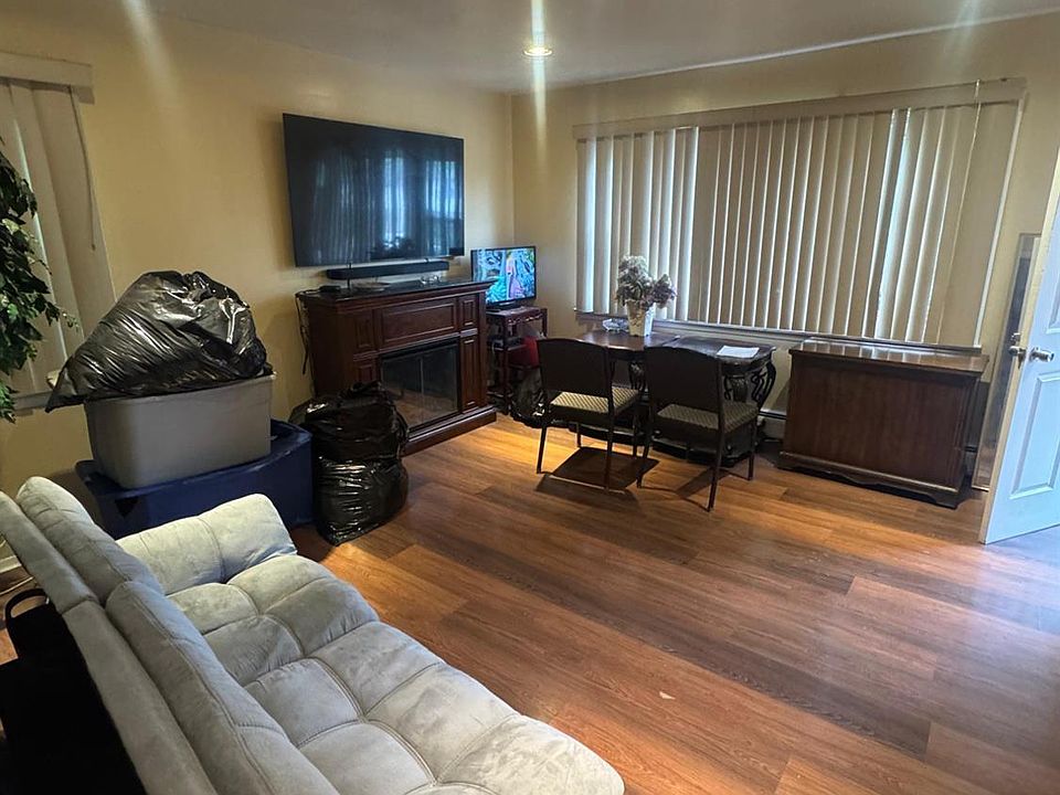 2nd image of 22 Evelyn Ct