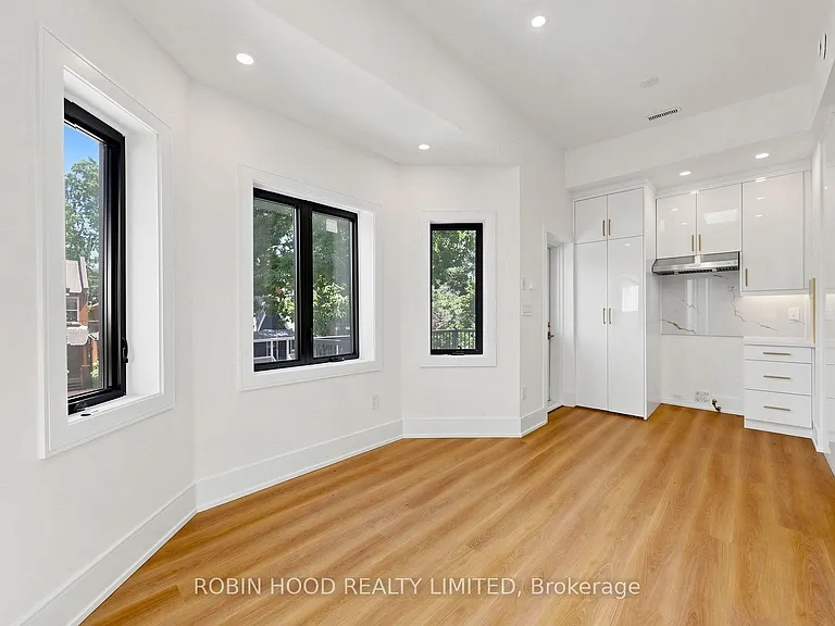 24 Callender St #3 — Photo 6