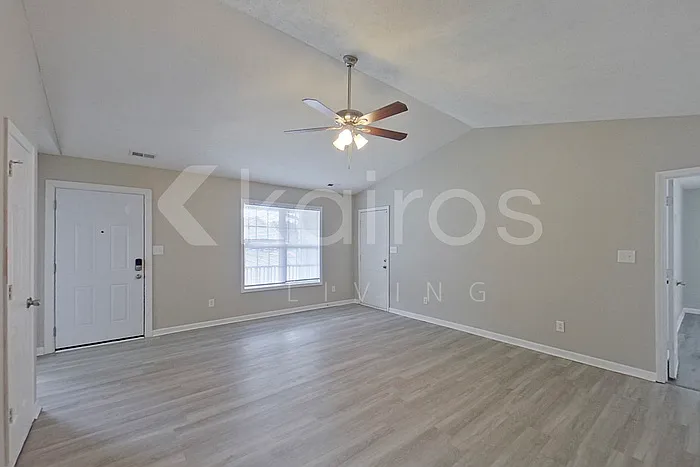 150 Chapel Hill Dr — Photo 2