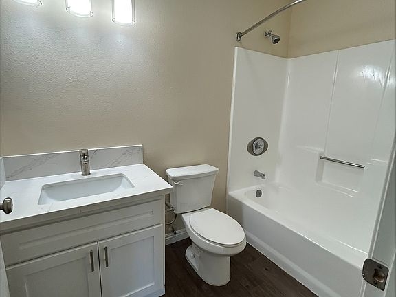 4th image of 4215 Tujunga Ave #200