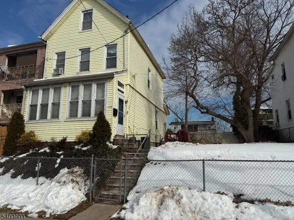 637 Court St, Elizabeth City, NJ 07206