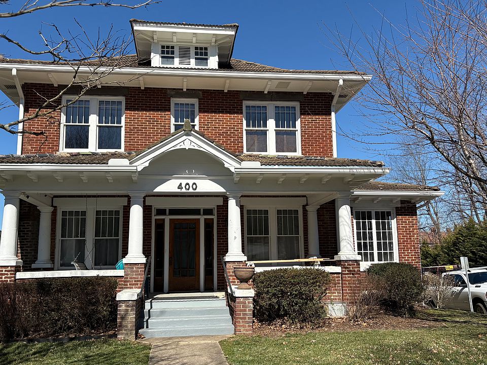 1st image of 400 Pine St W