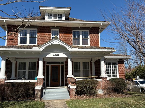 400 Pine St W