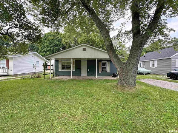 3327 2nd St, East Moline, IL 61244