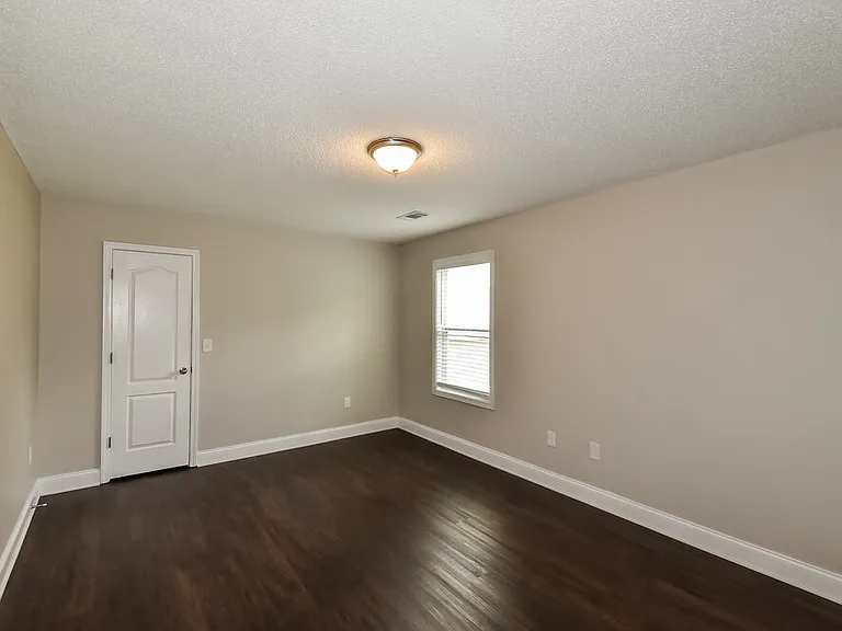 709 Williamsburg Ct — Photo 15