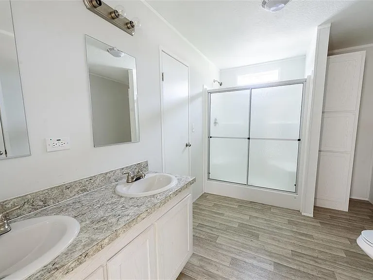 3205 J And J Manor Rd — Photo 8