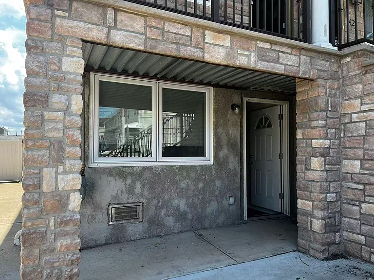 46 Mapleton Ave #B — Photo 2