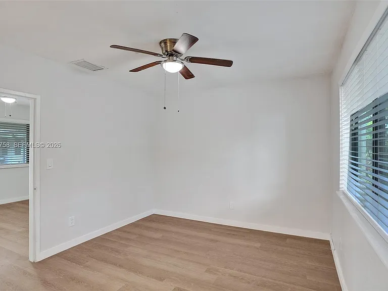 1280 NE 105th St #6 — Photo 10