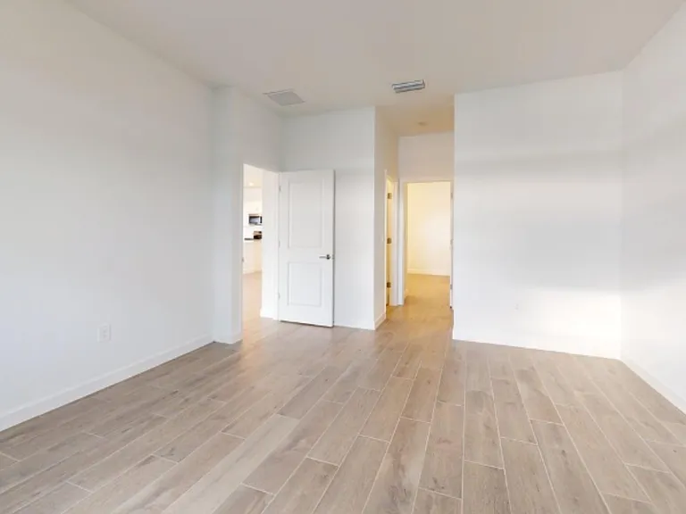 7949 Lakes Edge Ln — Photo 13