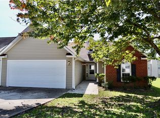 1084 Meadow Glen Cir, Fairburn, GA 30213