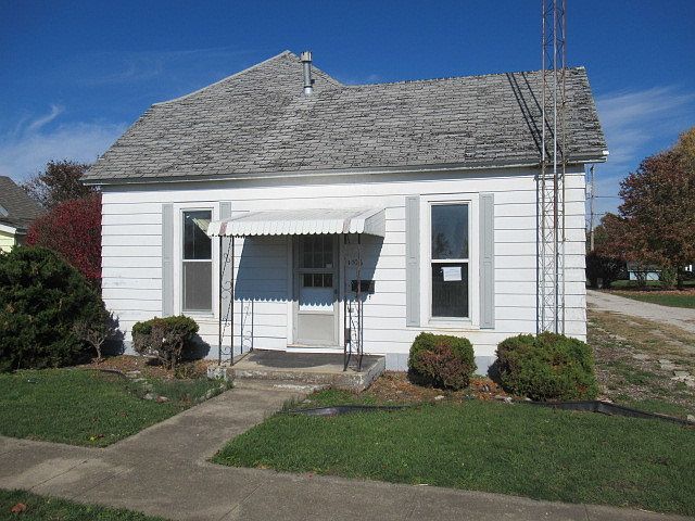 1st image of 106 E North Main St